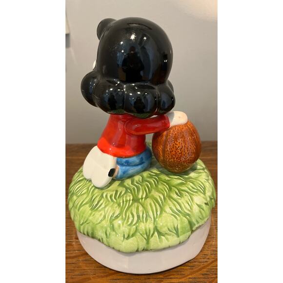 Willitts Designs Musical Figurine Lucy Peanuts "Trust Me" Football Collectible - Picture 5 of 5